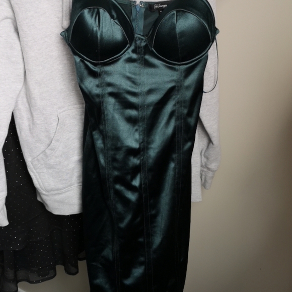 Green satin dress - Picture 1 of 2